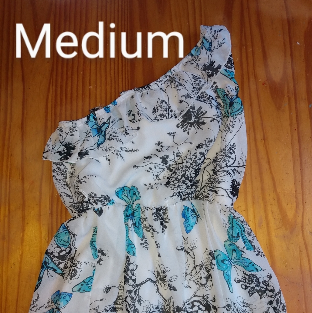 Amy Byer one shoulder top Medium